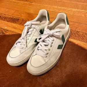 Veja V-12 Extra White Cyprus Sneakers